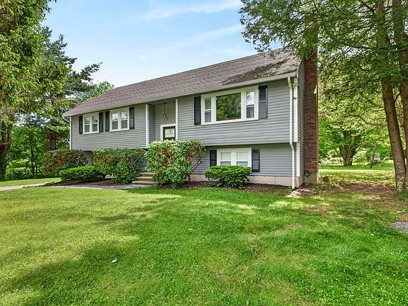 3rd image of 30 Amberwood Drive