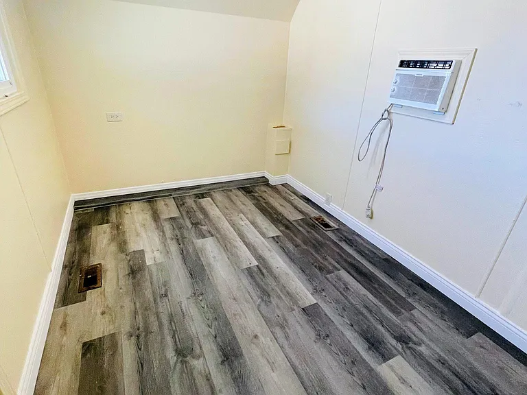 16397 D St #13 — Photo 5
