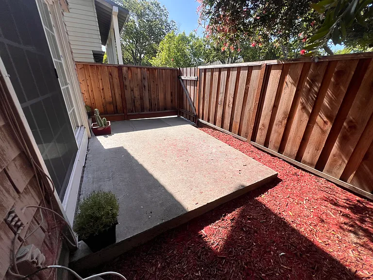 1249 W Washington Ave #1 — Photo 4