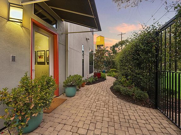 3rd image of 2608 Montrose Blvd