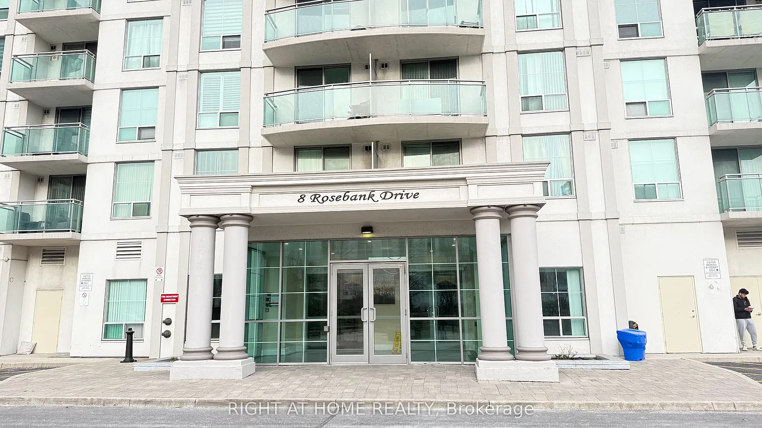 8 Rosebank Dr #15L photo 1