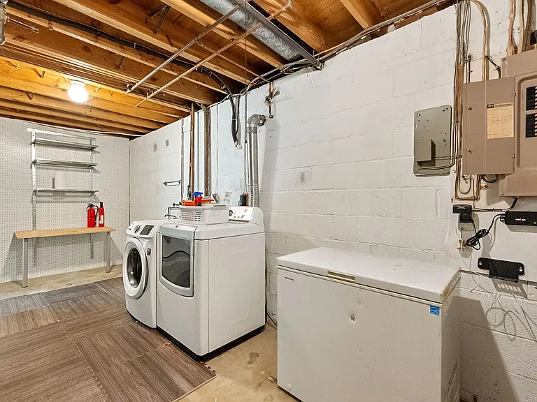1731 Tamerisk Ct — Photo 42