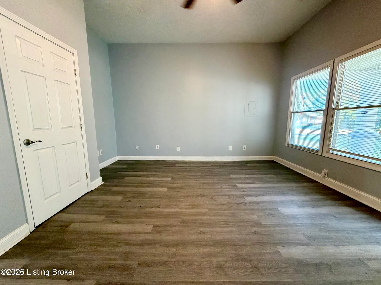 3 bed, 1.0 bath, 1100 sqft, $995 — Photo 2