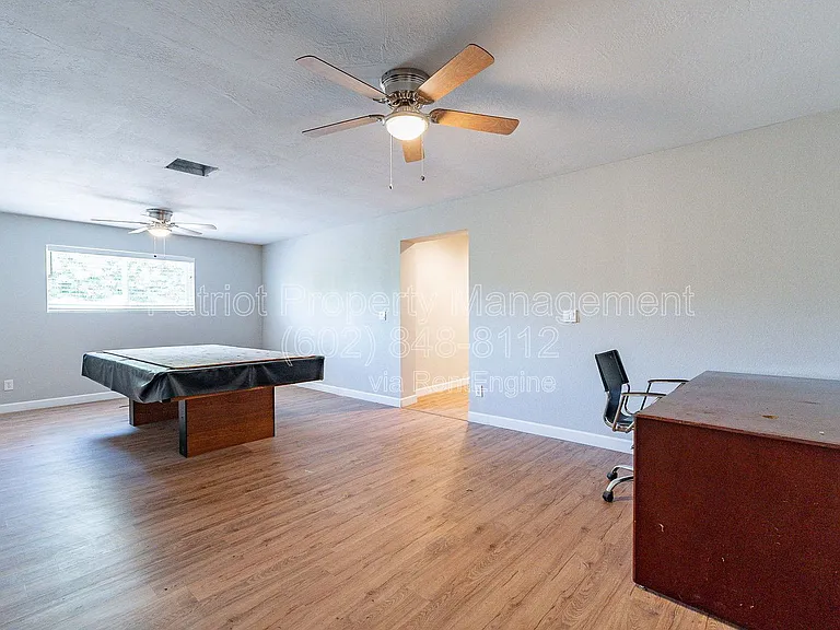 110 W Seldon Ln — Photo 40