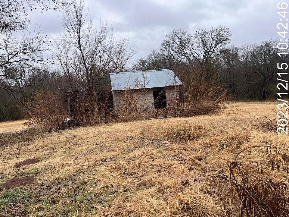 2nd image of 621 N 6th Rd