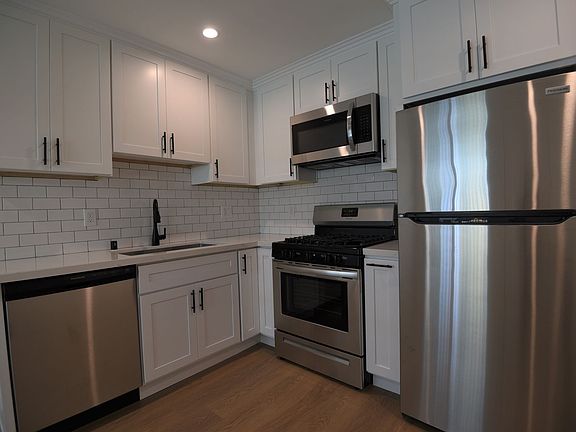 5th image of 14142 Victory Blvd APT 126