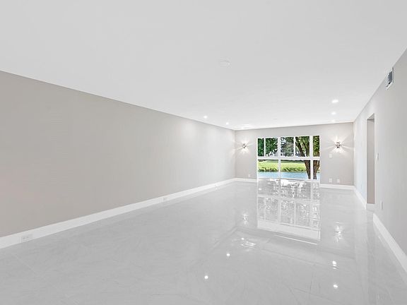4th image of 3403 Bimini Lane #M2