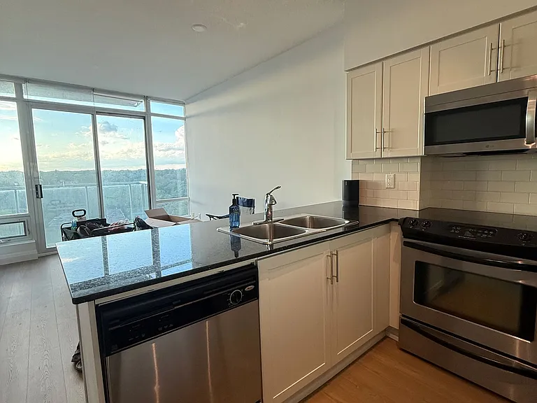 15 Windermere Ave #1403 — Photo 2