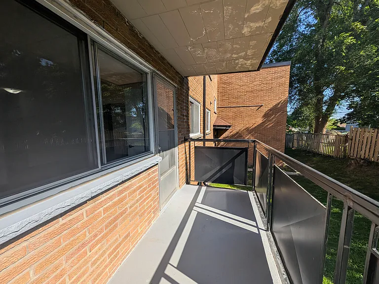 2B Arlington Ave #205 — Photo 17