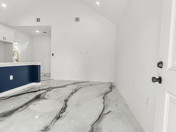 4th image of 16740 E Ivanhoe