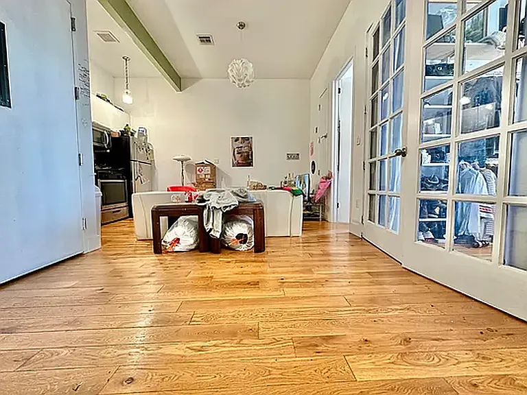 418 Melrose St #3F — Photo 15
