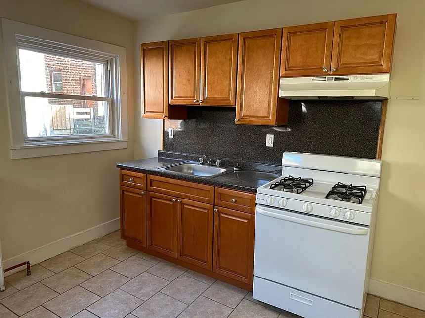 3 bed, 1270 sqft, $1,895 — Photo 4