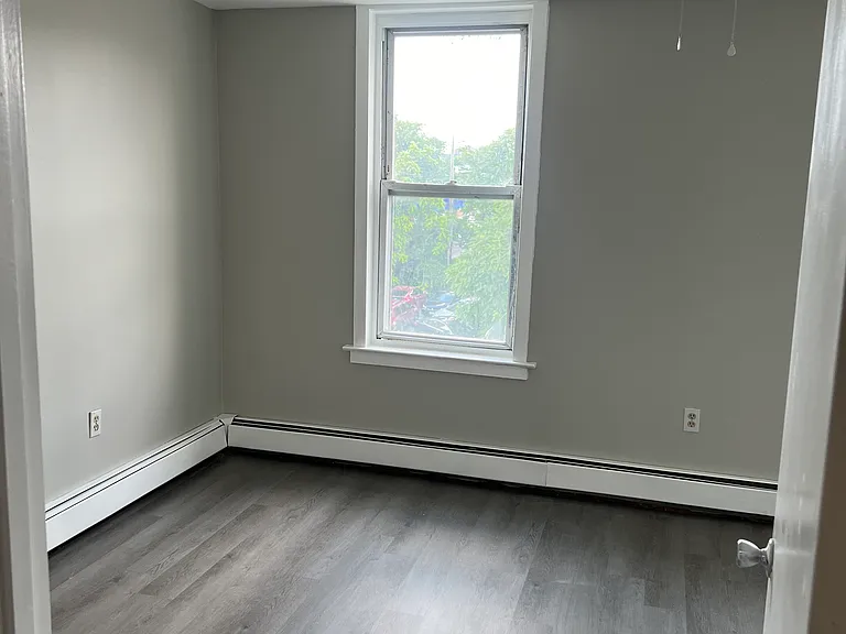 113 W 22nd St #3 — Photo 3
