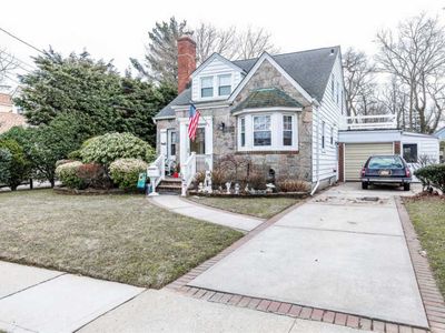 568 Lenox Rd, Baldwin, NY, 11510