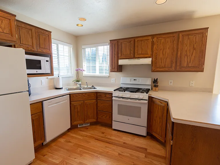 1452 Mountain Rd — Photo 9