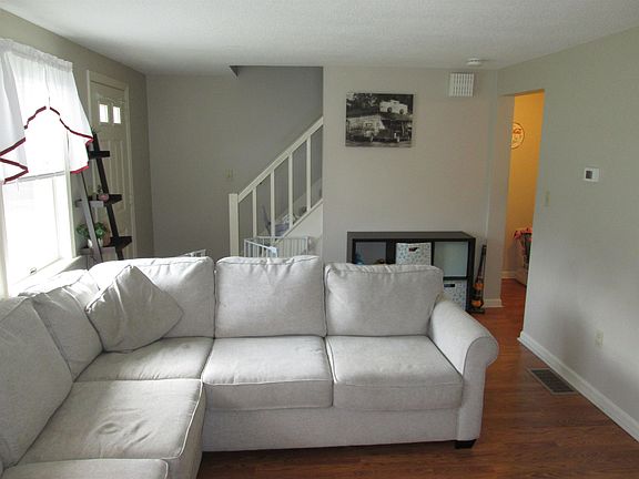5th image of 25 Holly Lane #B