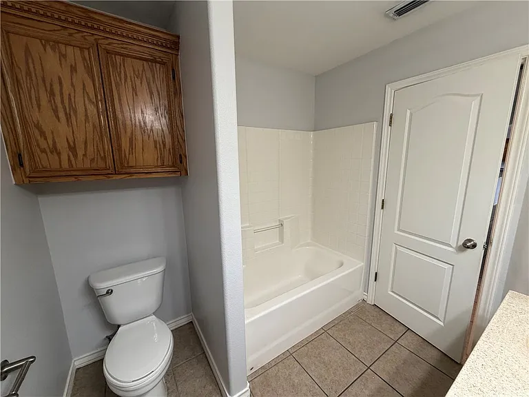 6830 Round Table St — Photo 15