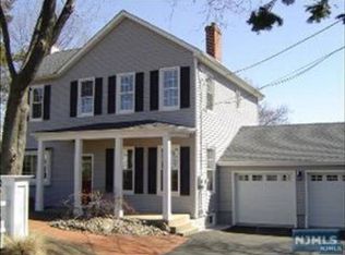 46 Fairview St, Palisades Park, NJ 07650