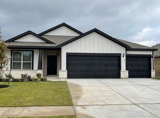 105 Onna St, Taylor, TX 76574