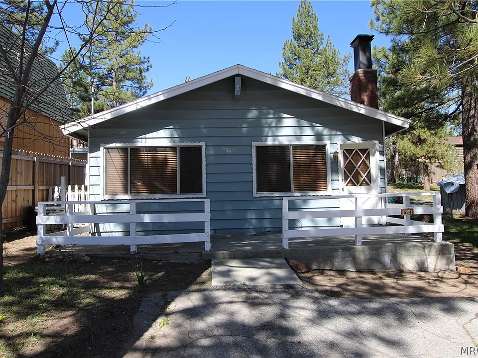 594 Lakewood Ln