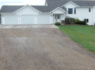 5501 Country Creek Dr, Bismarck, ND 58503