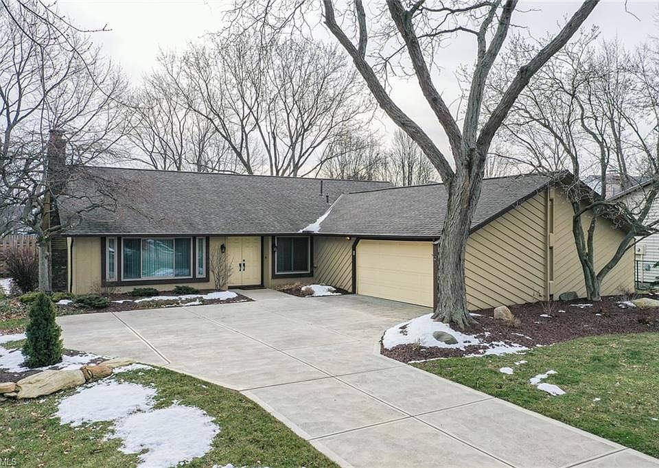 1st image of 16982 Deer Path Dr