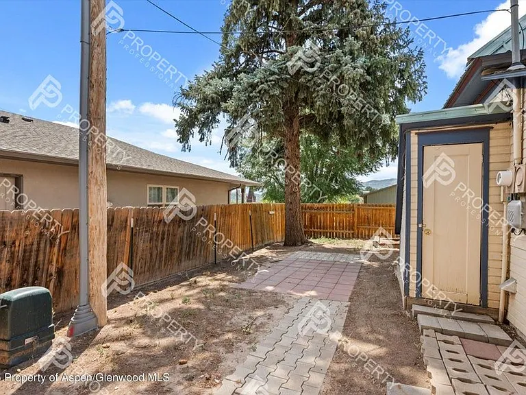 440 Whiteriver Ave — Photo 20