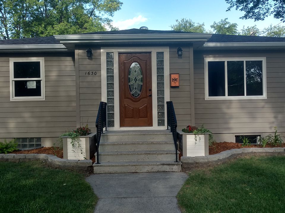 Front entrance...6th St