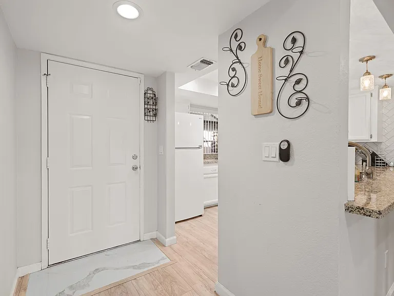 14500 Las Palmas Dr #36 — Photo 13