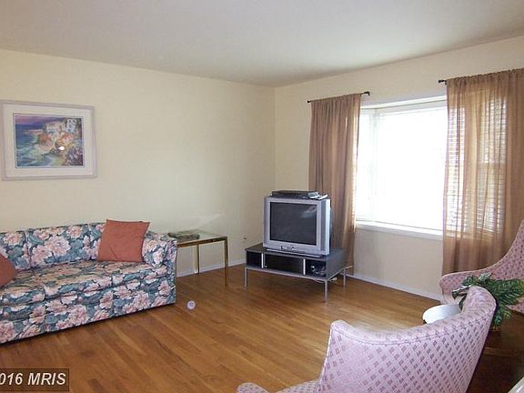 3rd image of 16516 Baederwood Ln