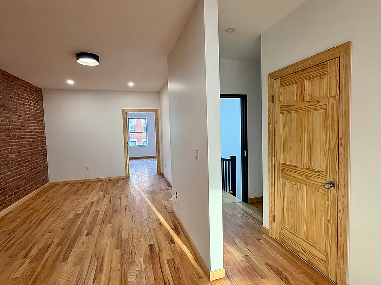 663 Manhattan Ave #4 — Photo 11