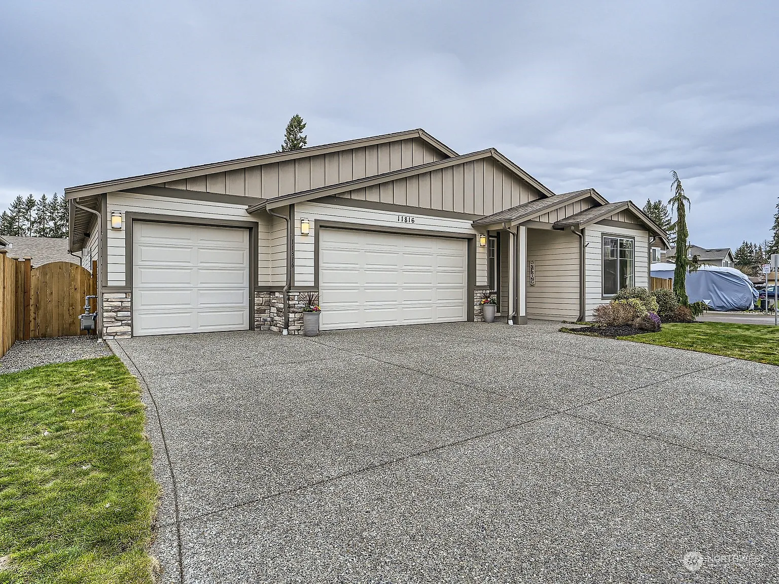 11816 52nd Drive NE photo 1