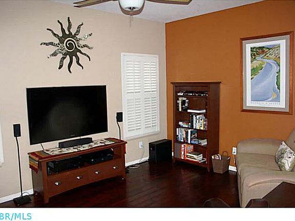 5th image of 1201 Grove Dr
