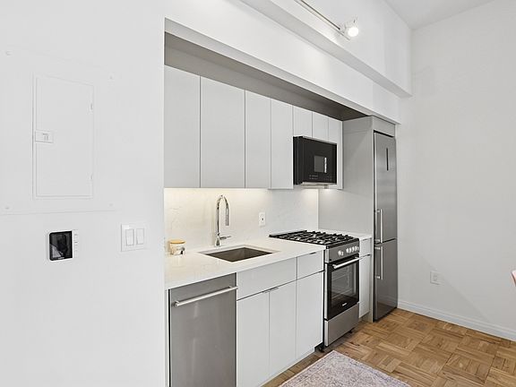 3rd image of 20 Exchange Pl APT 1715