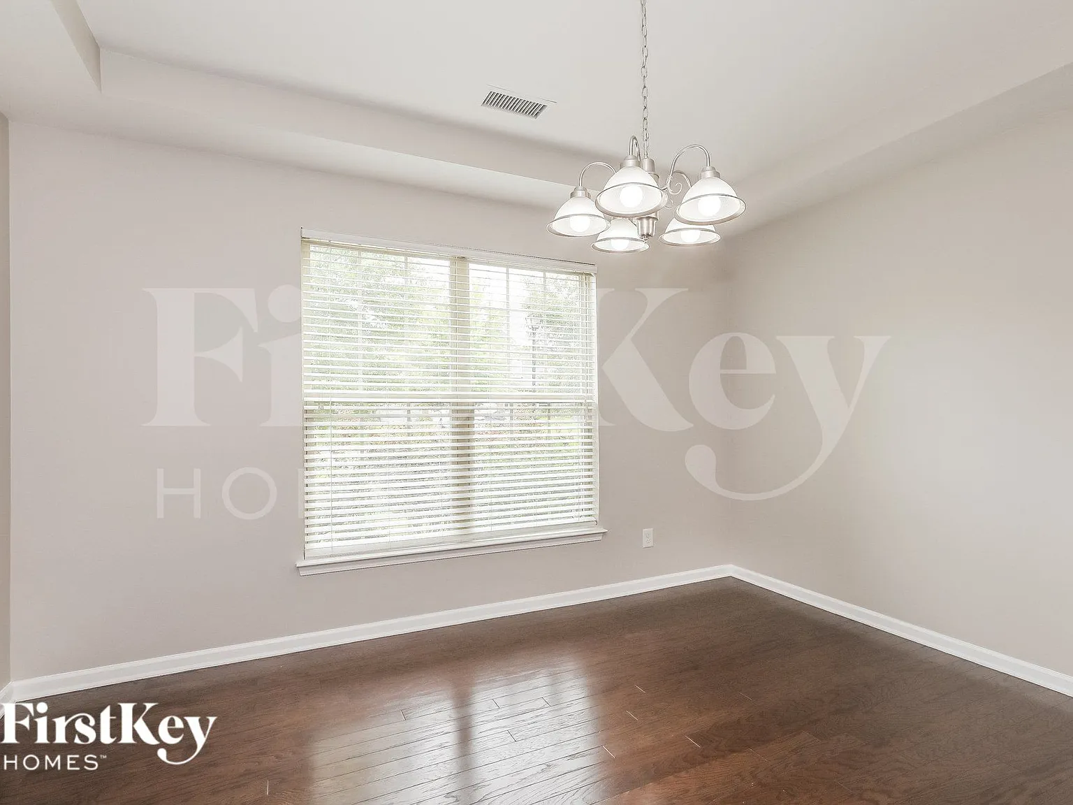 3 bed, 2.5 bath, 2424 sqft, $2,710 — Photo 4
