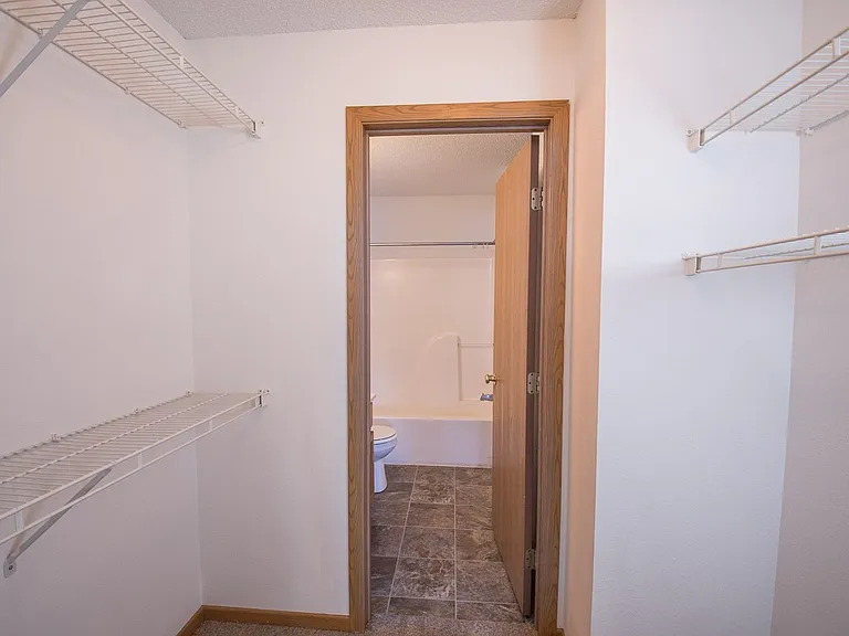 Ambercrest Apartments, Fox Run Apartments — Photo 8