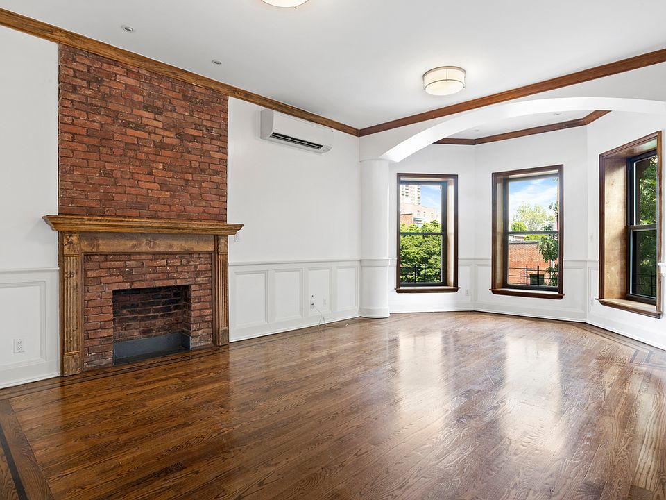 1st image of 290 Greene Ave APT 4