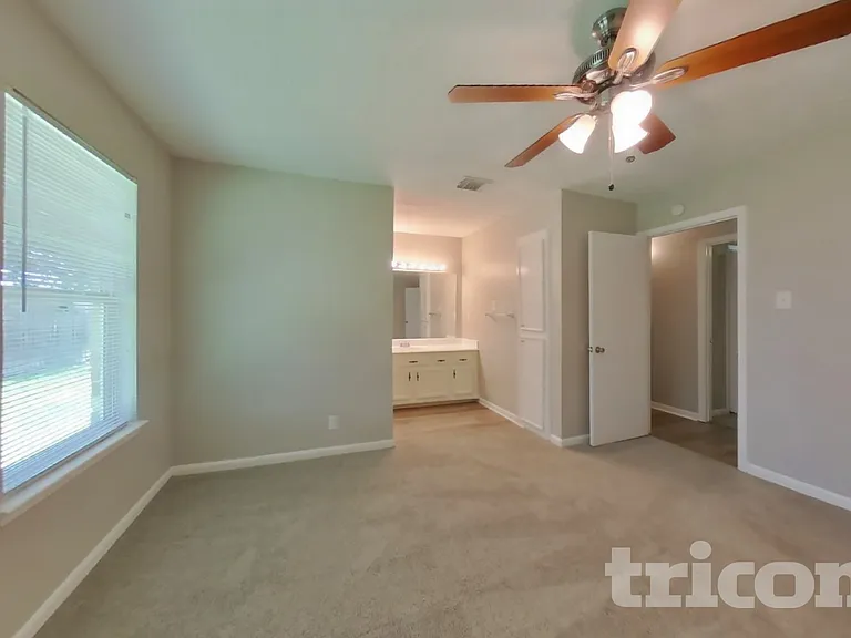 13307 Venice Cir — Photo 8