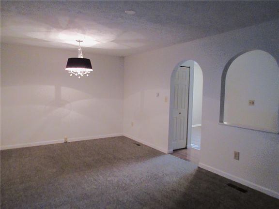 3rd image of 613 Sunset Cir