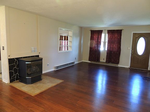 2nd image of 40 Elmwood Ct