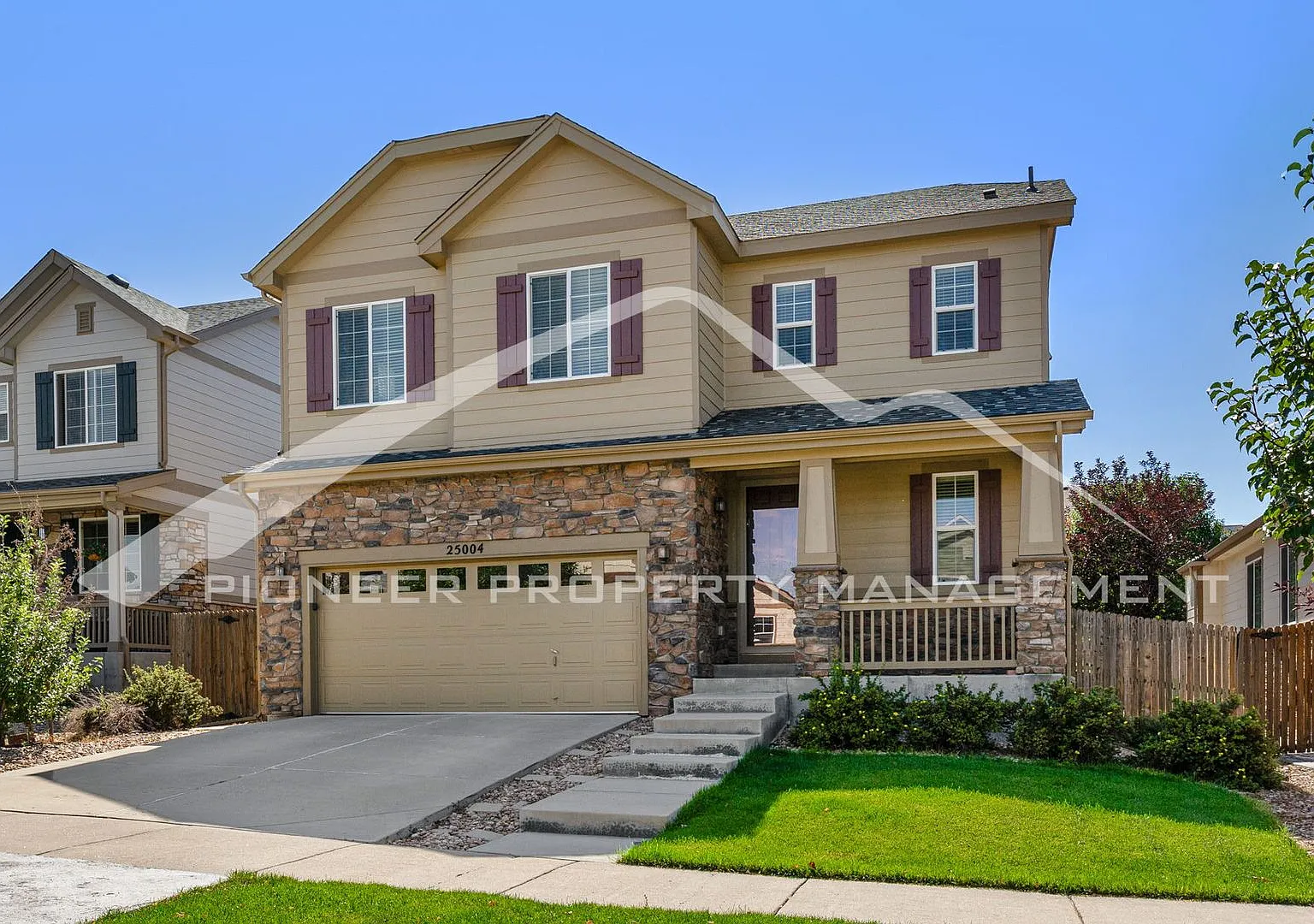 Spacious Home with Fenced Yard and Central AC — Photo 1