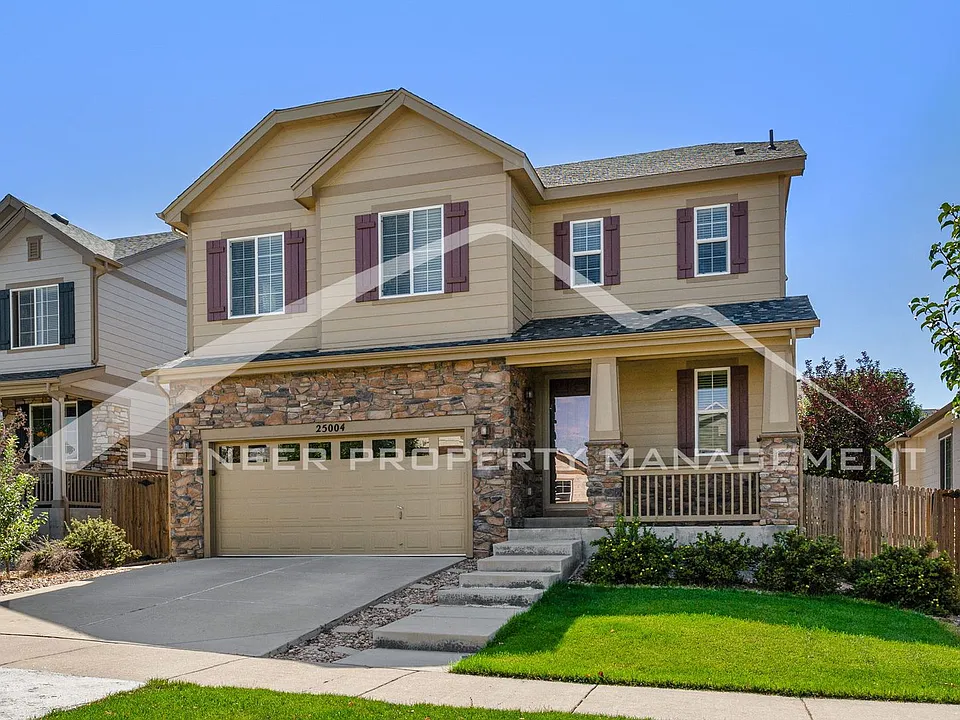 25004 E Pinewood Pl