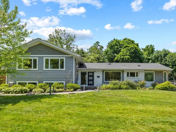 125 Hicks Lane, Great Neck, NY 11024