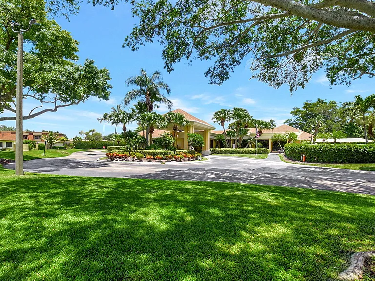 870 NW 32nd Ave — Photo 45