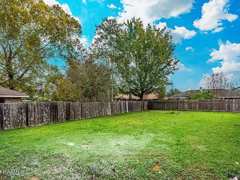 213 Presbytere Pkwy — Photo 23