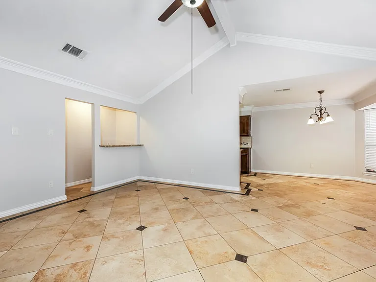 3400 Meadowmoor St — Photo 3