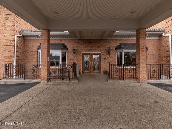 4th image of 1612 Gardiner Ln APT 205