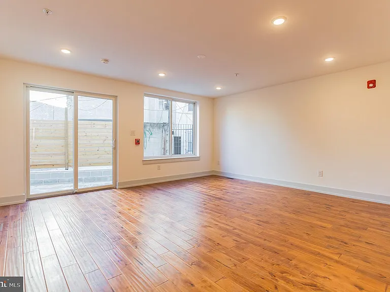 1513 Brown St #1 — Photo 7