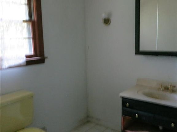 5th image of 16 Arlo Ln