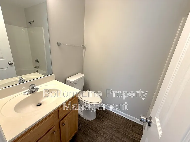 5211 Windy Valley Dr — Photo 12